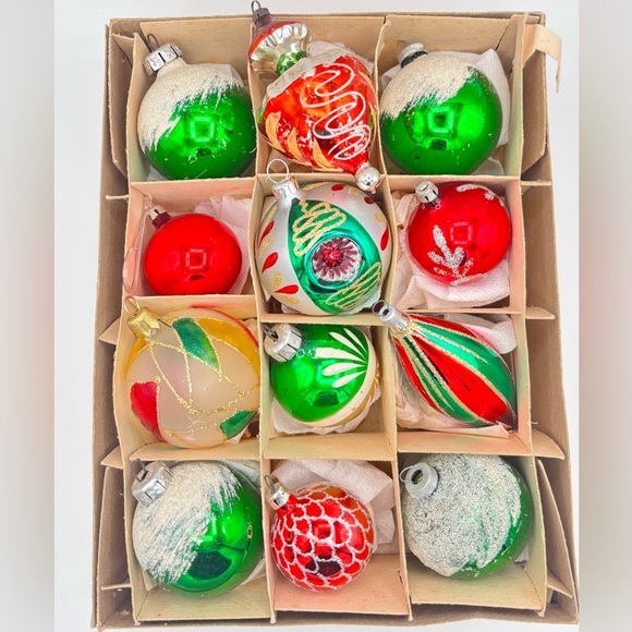 Vintage Glass Christmas Ornaments Set of 12 in Original Box Red Green - Picture 1 of 10